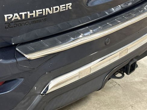 Used 2015 Nissan Pathfinder Platinum w/ Family Entertainment Package AWD/4WD image 36