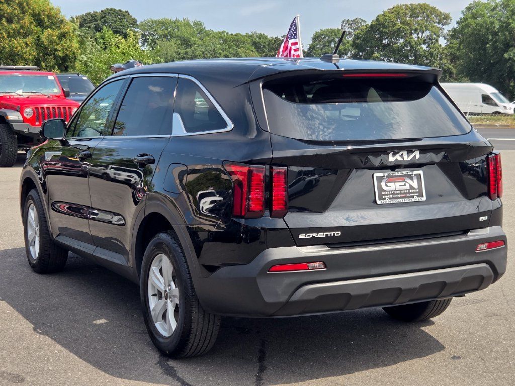 Used 2023 Kia Sorento LX AWD/4WD image 7