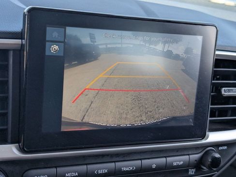 Used 2023 Hyundai Venue SE w/ Cargo Package FWD image 13