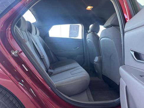 Used 2024 Hyundai Elantra SEL image 25