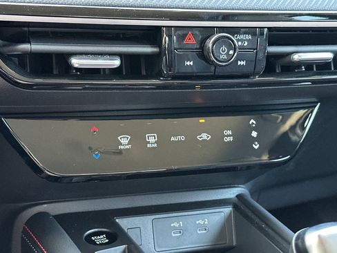 New 2025 Nissan Kicks SR image 17