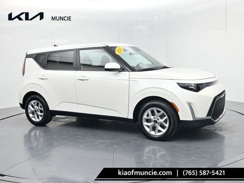 Certified 2025 Kia Soul LX w/ LX Technology Package FWD image 1