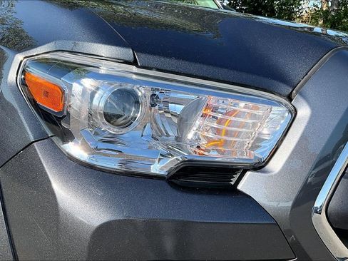 Used 2024 Toyota Tacoma TRD Sport AWD/4WD image 40