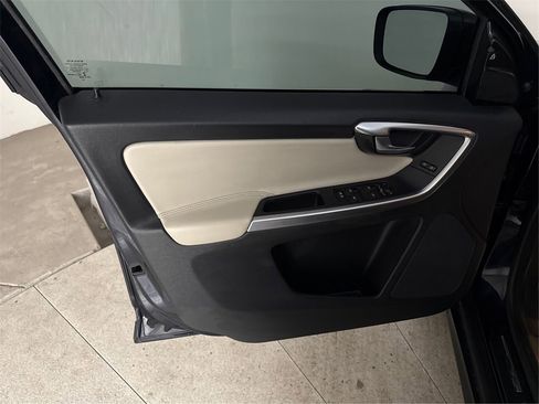 Used 2017 Volvo XC60 T6 Dynamic w/ Preferred Option Package image 10