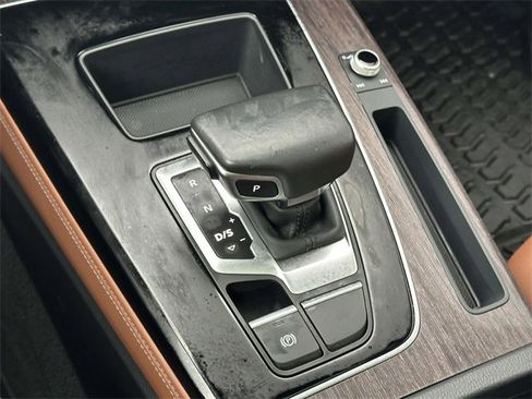 Used 2021 Audi Q5 e Premium Plus w/ Premium Plus Package image 32
