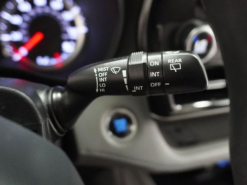 Used 2022 Toyota Highlander L FWD image 13