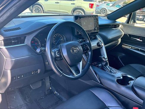 Used 2021 Toyota Venza XLE w/ Softex Package image 13