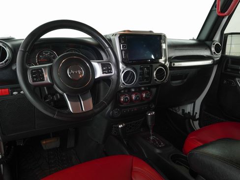 Used 2015 Jeep Wrangler Unlimited Rubicon image 11