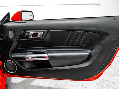 Used 2018 Ford Mustang GT Premium RWD image 34