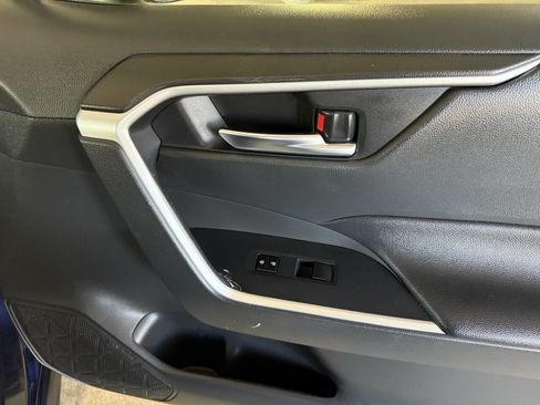 Used 2021 Toyota RAV4 XLE image 41