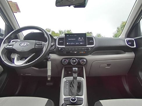Certified 2023 Hyundai Venue SEL FWD image 30