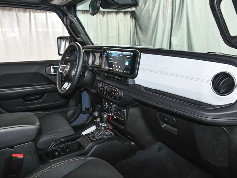 Used 2024 Jeep Wrangler Unlimited Sahara AWD/4WD image 47