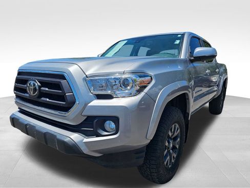 Used 2020 Toyota Tacoma SR5 w/ Technology Package AWD/4WD image 4