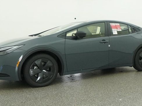 New 2026 Toyota Prius Plug-In Hybrid FWD image 4