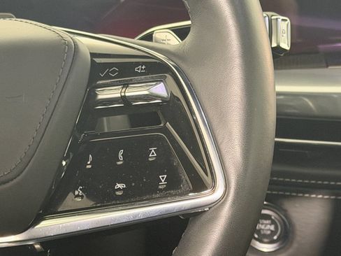 Used 2025 Cadillac Escalade ESV V AWD/4WD image 17