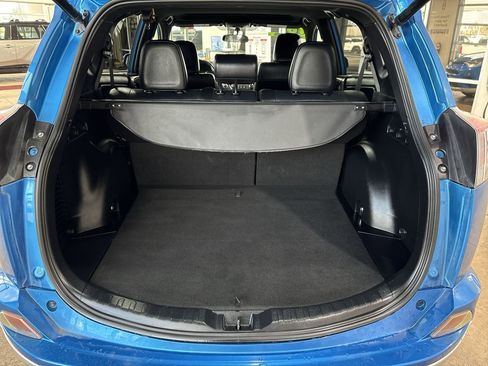Used 2016 Toyota RAV4 SE image 23