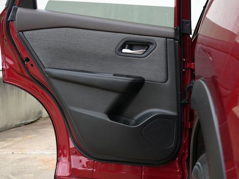 Used 2023 Nissan Rogue SV FWD image 36