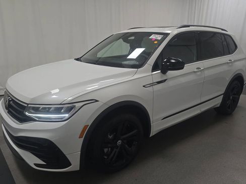 Used 2023 Volkswagen Tiguan SE R-Line image 1