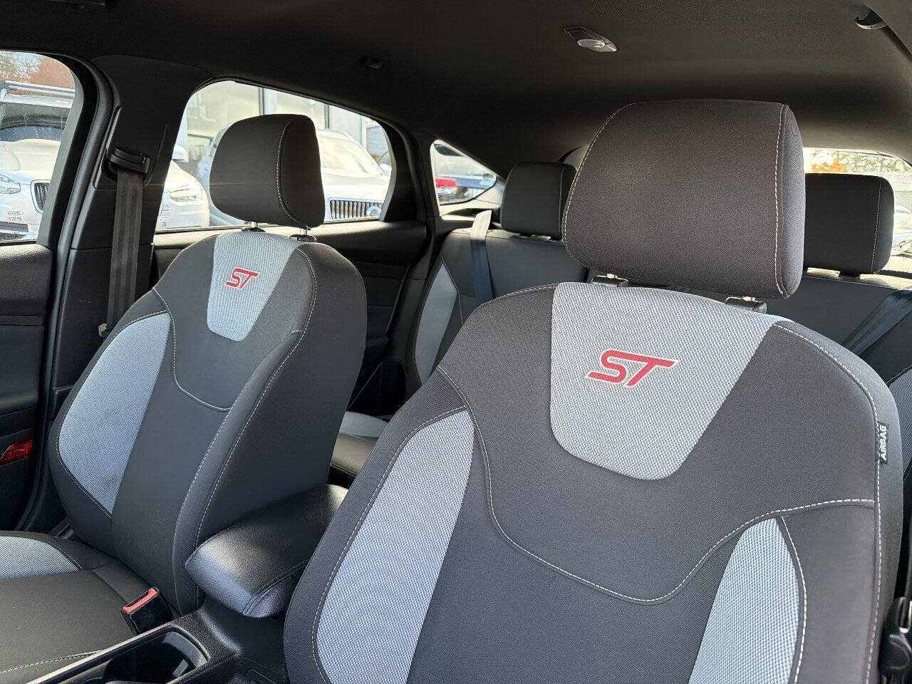 Used 2018 Ford Focus ST FWD image 38
