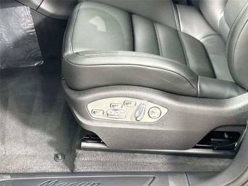 Used 2026 Porsche Macan Turbo AWD/4WD image 33