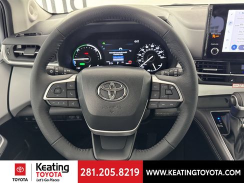 New 2026 Toyota Sienna XLE image 8
