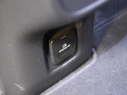 Used 2023 GMC Terrain SLE w/ Driver Convenience Package FWD image 34