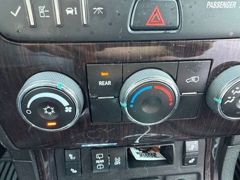 Used 2017 Chevrolet Traverse LT FWD image 12
