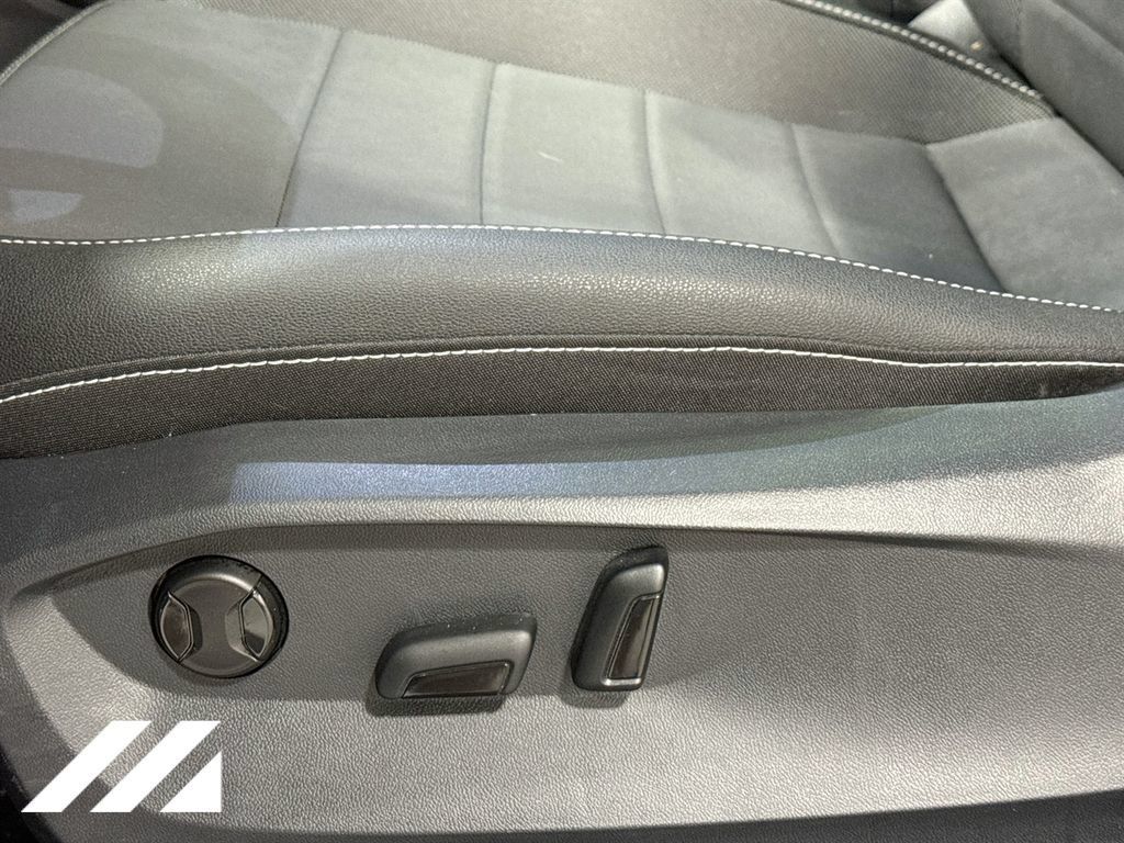 Used 2024 Volkswagen Taos SE AWD/4WD image 19