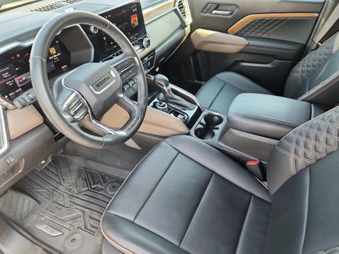 Used 2023 GMC Canyon Denali w/ Denali Black Edition AWD/4WD image 9