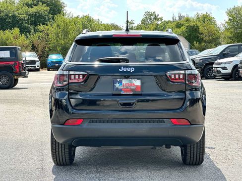 Used 2022 Jeep Compass Latitude FWD image 14