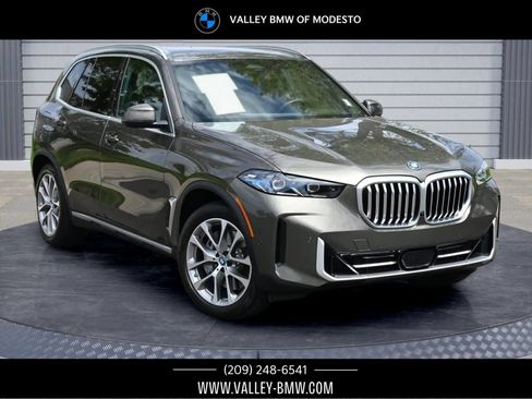 Certified 2025 BMW X5 xDrive50e w/ Premium Package AWD/4WD image 1