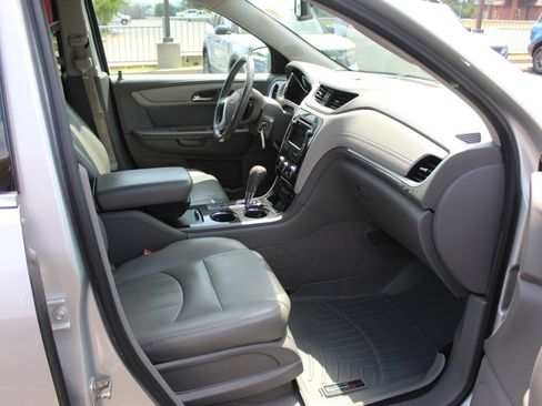 Used 2016 Chevrolet Traverse LT FWD image 13