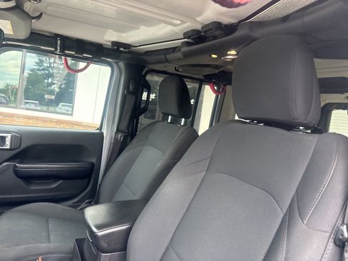 Used 2019 Jeep Wrangler Unlimited Sport S AWD/4WD image 3
