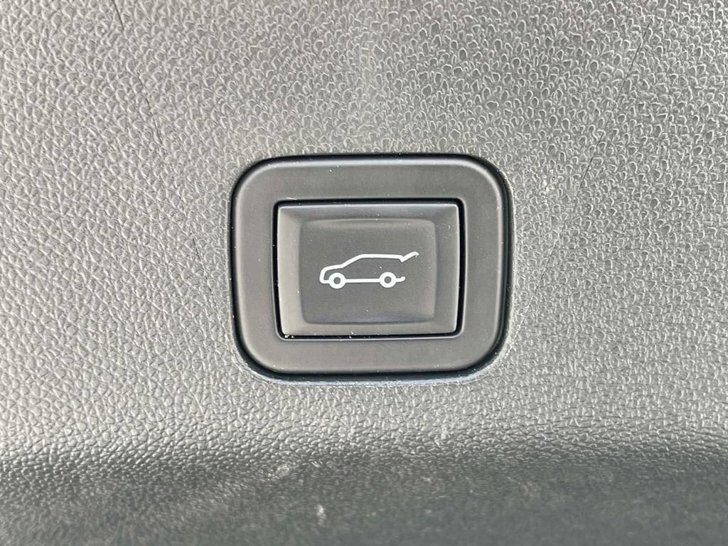 Certified 2025 Cadillac Escalade Sport AWD/4WD image 13