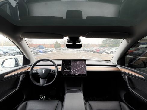 Used 2024 Tesla Model Y Long Range image 33