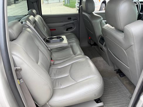 Used 2005 Chevrolet Silverado 3500 LT w/ Heavy-Duty Power Package AWD/4WD image 9