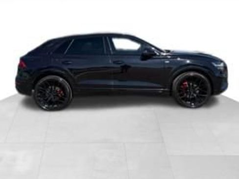 Used 2019 Audi Q8 Prestige AWD/4WD image 2