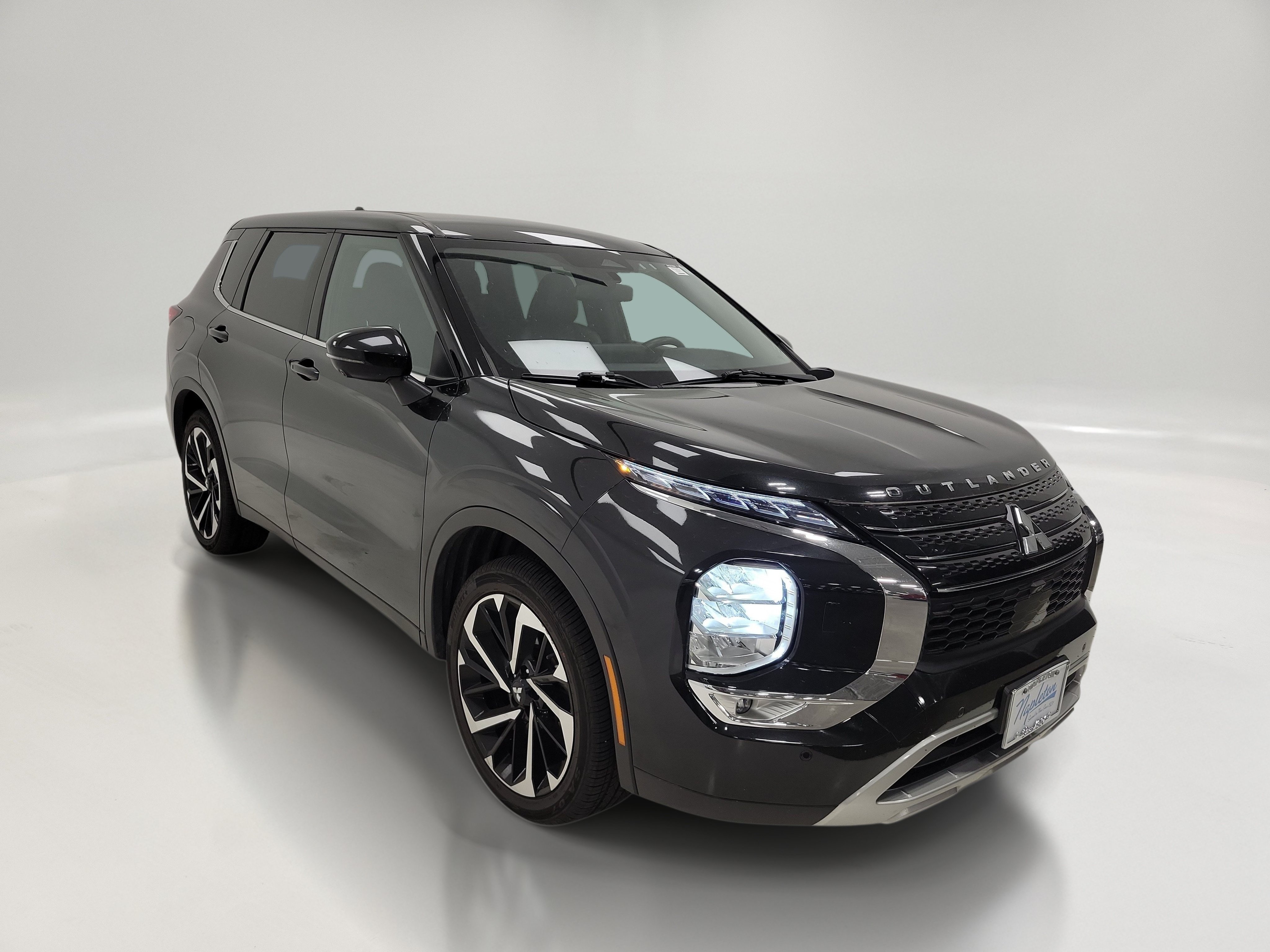 Used 2024 Mitsubishi Outlander SE AWD/4WD image 3