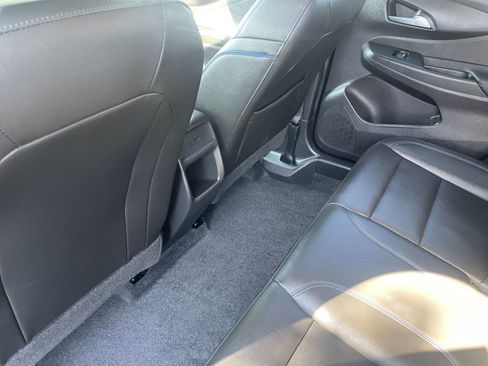 Used 2025 Buick Envista Sport Touring image 24