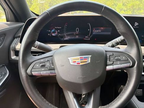 Used 2025 Cadillac XT4 Premium Luxury FWD image 17