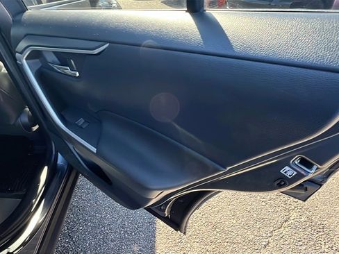 Used 2020 Toyota RAV4 XLE Premium image 19