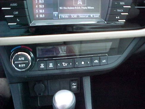 Used 2015 Toyota Corolla LE FWD image 22