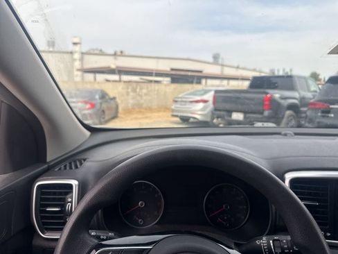 Used 2022 Kia Sportage LX image 22