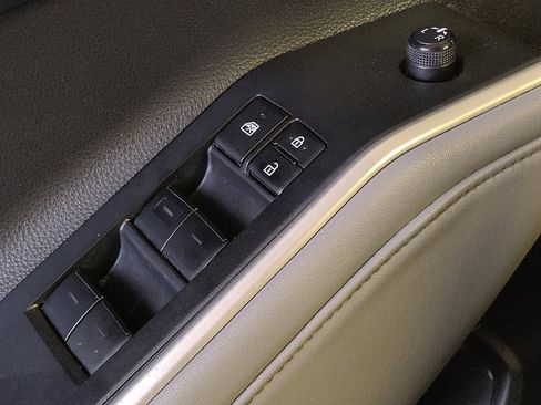 Used 2022 Toyota Highlander L FWD image 27