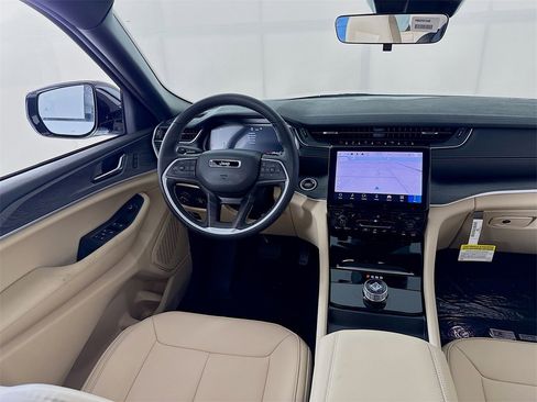 New 2025 Jeep Grand Cherokee Limited image 24