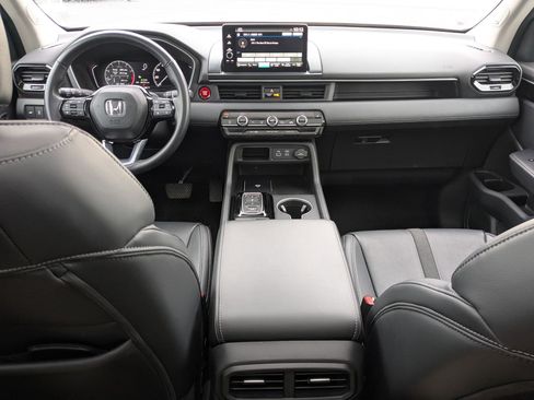 Used 2023 Honda Pilot Touring image 32