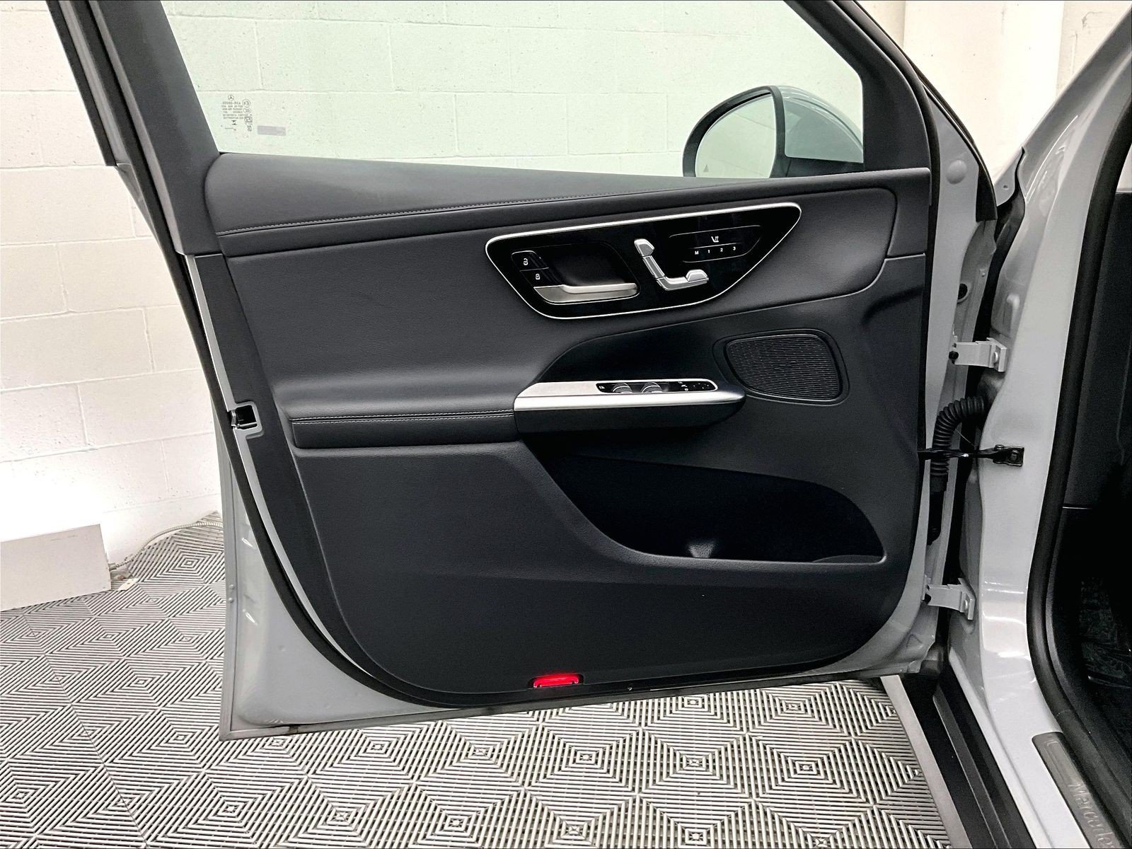 Certified 2025 Mercedes-Benz GLC 350e 4MATIC image 24