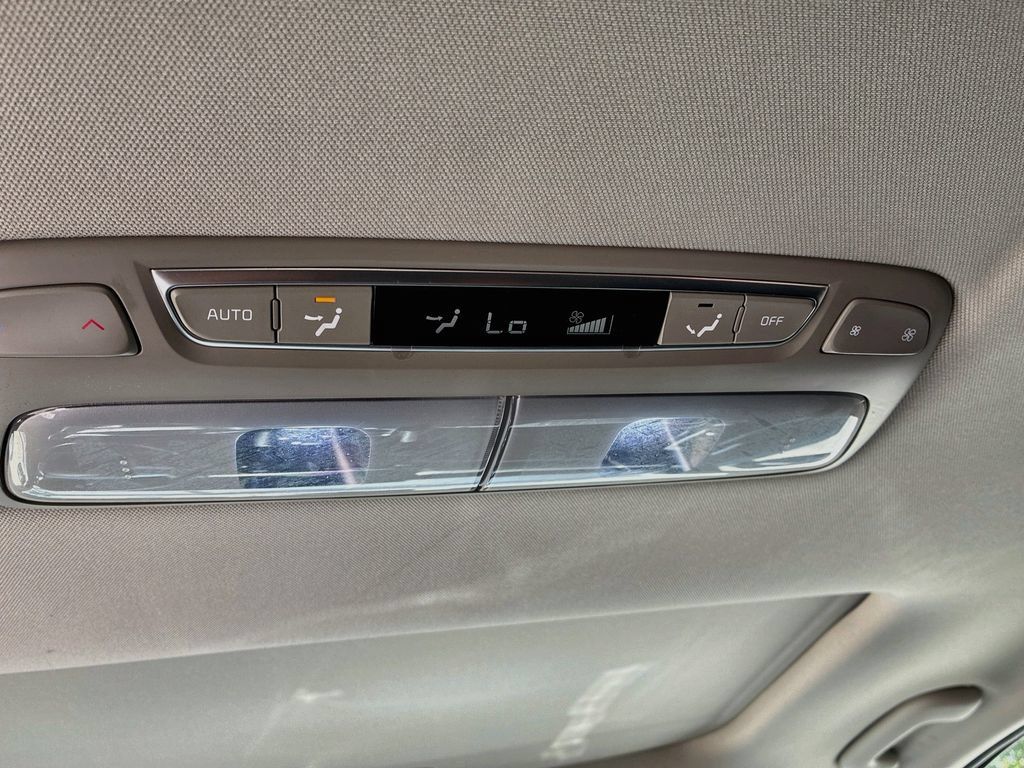 Used 2024 Kia Telluride EX w/ EX Captain's Chair Package AWD/4WD image 27