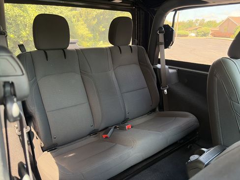 Used 2020 Jeep Wrangler Sport AWD/4WD image 26
