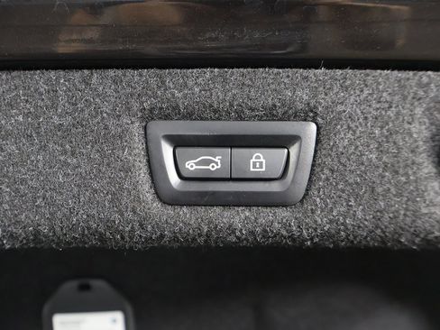 Used 2022 BMW M550i xDrive w/ Dynamic Handling Package image 26